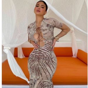 Poster girl Jessica dress xs as seen on Kylie Jenner midi zebra